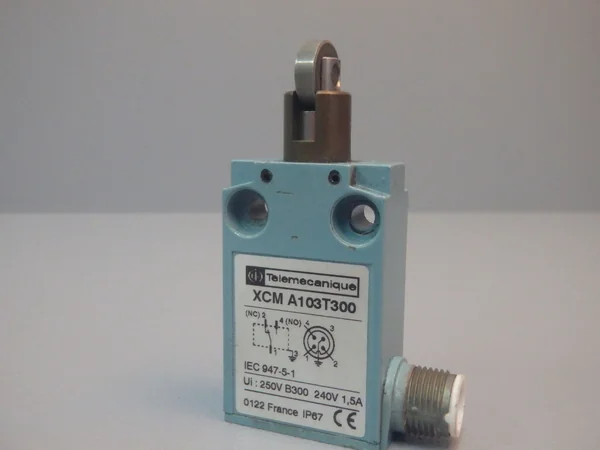 XCMA103T300