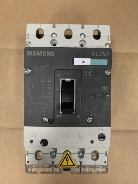  Molded Case Circuit Breaker (MCCB).
