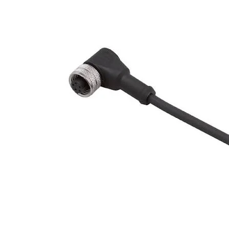 Connecting cable with a socket